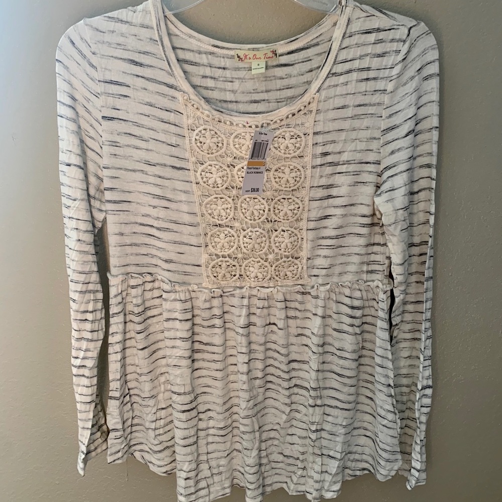 White Stripped Blouse 🤍🤍🤍